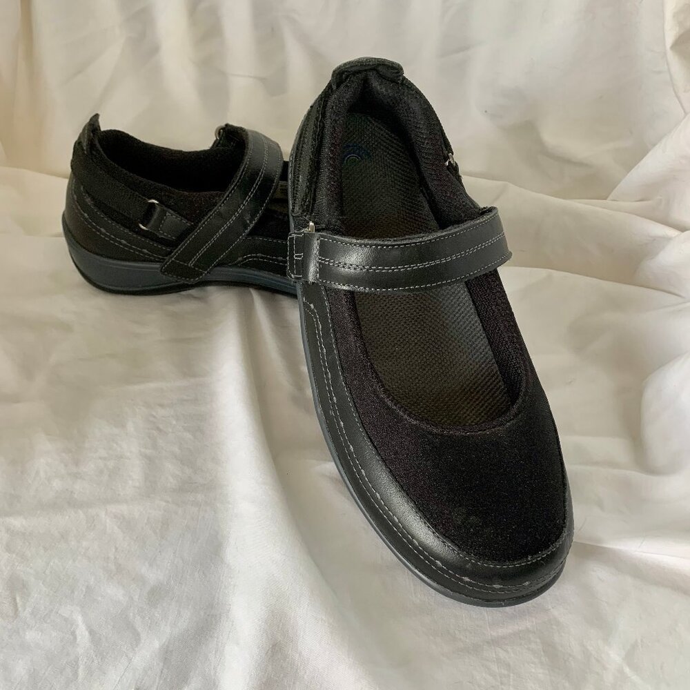 Orthofeet Mary Jane leather/spandex shoes, 9 x-wide